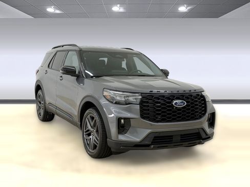 Used 2025 Ford Explorer ST-Line w/ ST-Line Street Pack AWD/4WD image 7