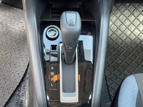 Used 2025 Nissan Versa SV image 27