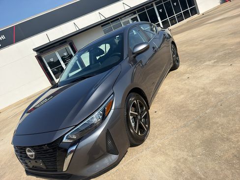 Used 2025 Nissan Sentra SV FWD image 3