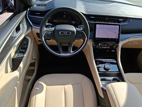 Certified 2025 Jeep Grand Cherokee L Limited w/ Trailer Tow Package image 13