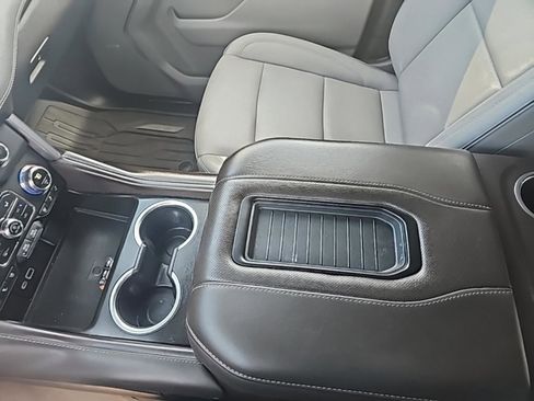 Used 2024 GMC Yukon SLT w/ SLT Luxury Package image 29