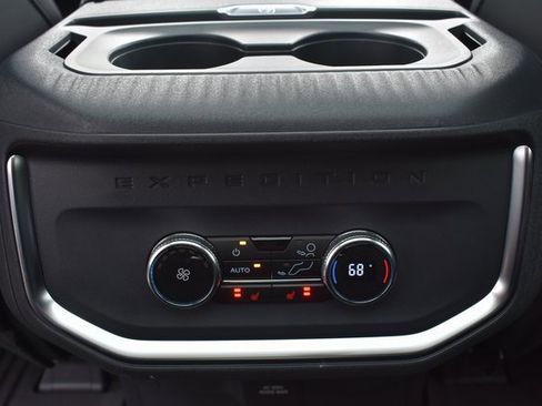 Used 2025 Ford Expedition Platinum w/ Stealth Performance Package image 38