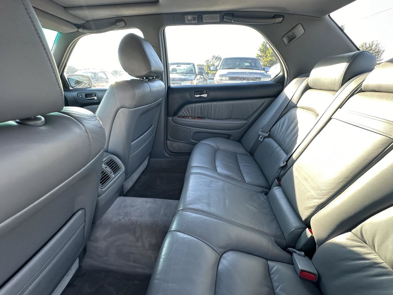 Used 1999 Lexus LS 400 w/ Premium Pkg RWD image 16