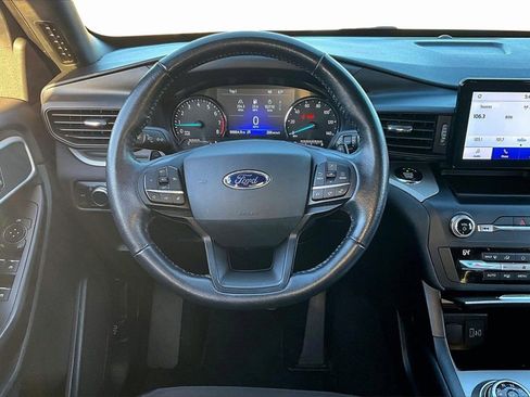 Used 2020 Ford Explorer XLT image 5