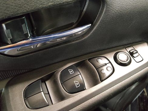 Used 2021 Nissan Kicks SV image 27