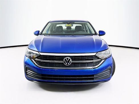 Used 2022 Volkswagen Jetta SE image 5