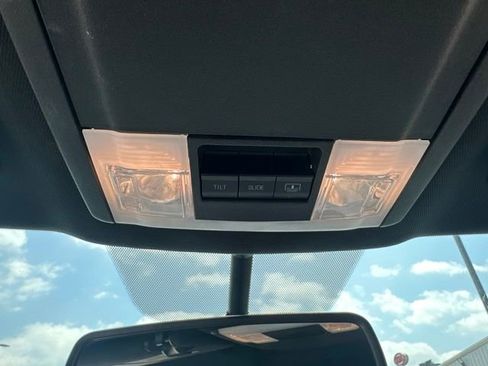 Used 2018 Ford Explorer XLT w/ Equipment Group 202A FWD image 10