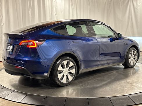 Used 2023 Tesla Model Y Long Range AWD/4WD image 10