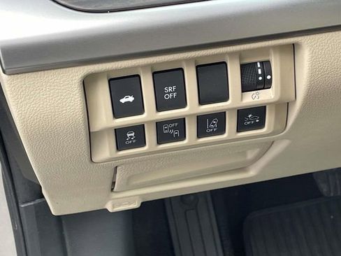 Used 2016 Subaru Legacy 3.6R Limited image 17