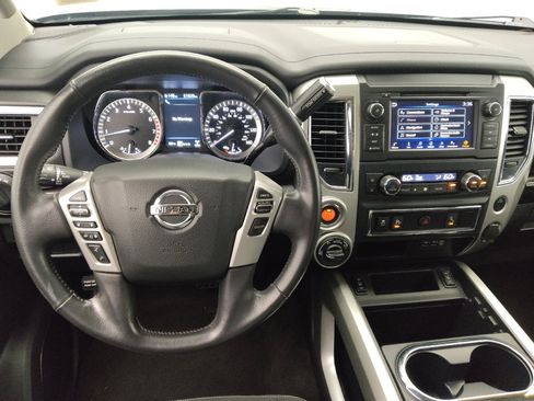 Used 2019 Nissan Titan SV w/ SV Convenience Package AWD/4WD image 22