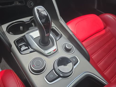 Used 2024 Alfa Romeo Giulia Veloce RWD image 21
