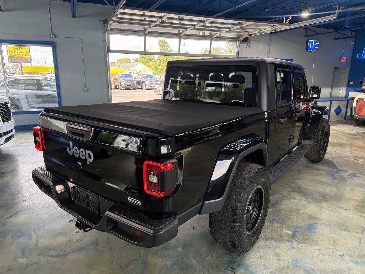 Used 2020 Jeep Gladiator Overland w/ Uconnect 4C Nav & Sound Group AWD/4WD image 10
