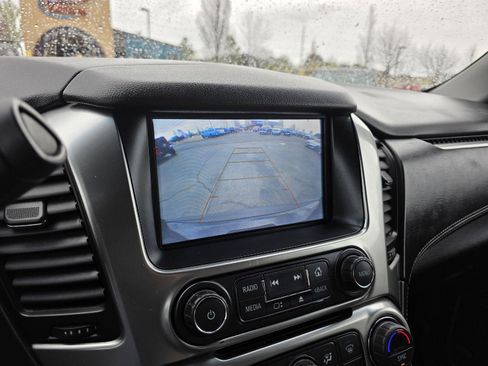 Used 2018 Chevrolet Suburban LT image 17