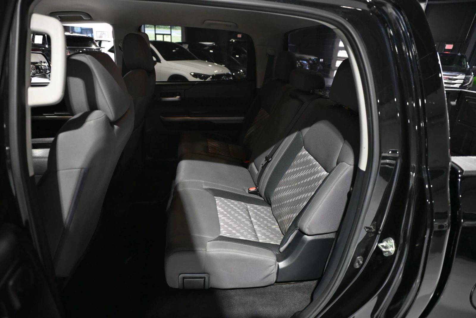 Used 2019 Toyota Tundra SR5 w/ SR5 Upgrade Package AWD/4WD image 13