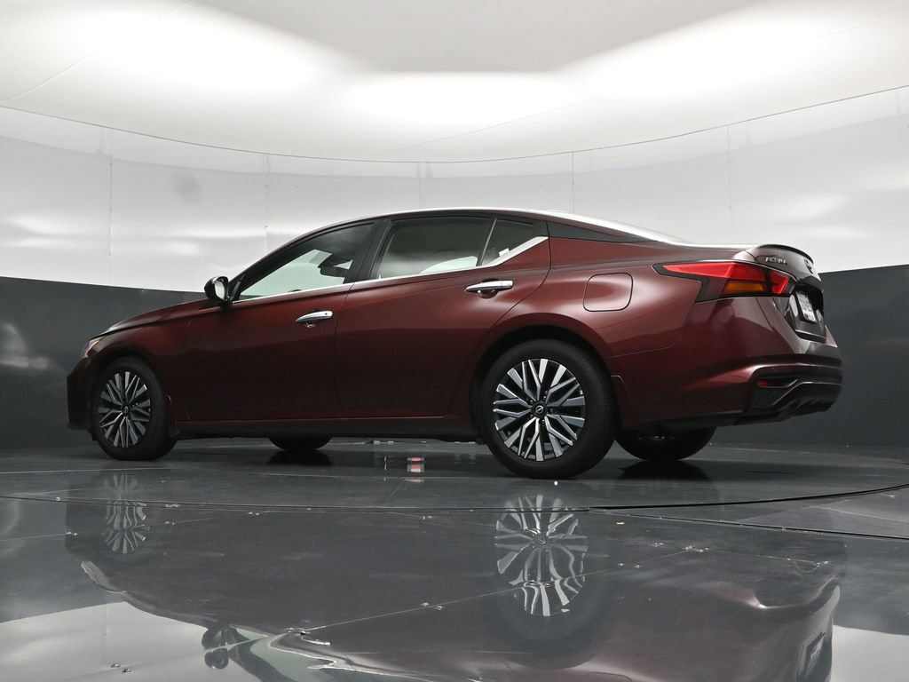 Used 2024 Nissan Altima 2.5 SV FWD image 48