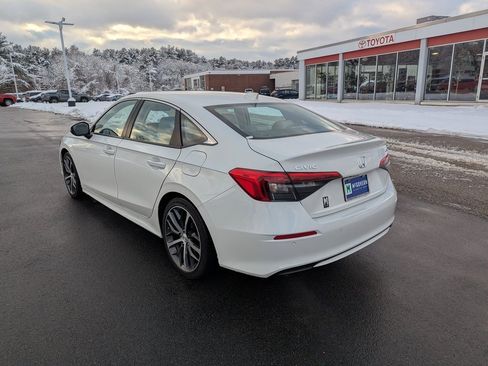 Used 2024 Honda Civic Touring image 3