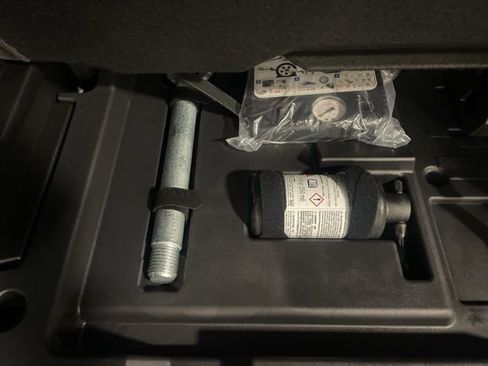 Used 2025 Chevrolet Equinox EV LT w/ Convenience Package image 41