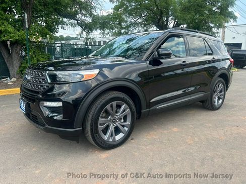 Used 2023 Ford Explorer XLT w/ Equipment Group 202A AWD/4WD image 18