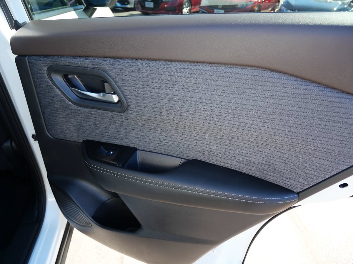 Used 2023 Nissan Rogue SV AWD/4WD image 29