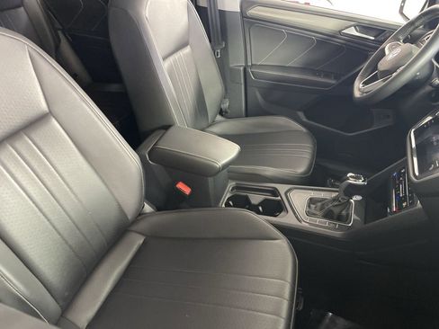 Used 2022 Volkswagen Tiguan SE w/ Panoramic Sunroof Package image 25