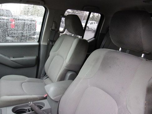 Used 2014 Nissan Frontier SV image 12