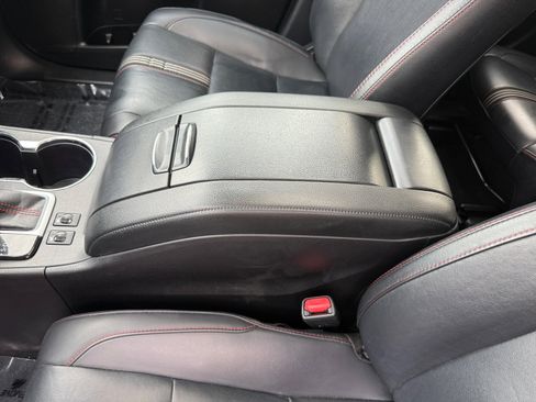 Used 2019 Toyota Highlander SE image 14