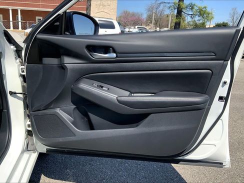 Used 2025 Nissan Altima 2.5 SV image 23