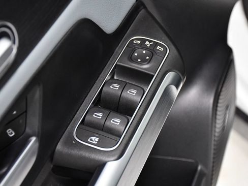 Used 2026 Mercedes-Benz GLB 250 4MATIC image 18