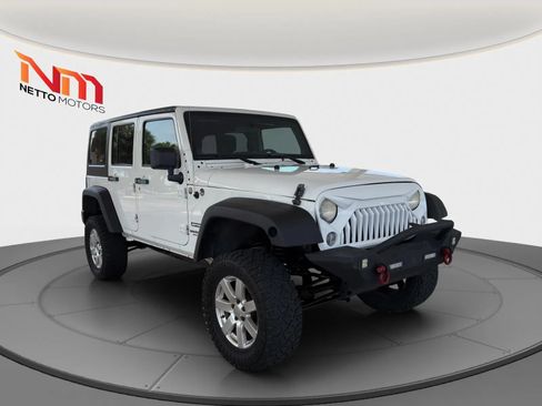 Used 2014 Jeep Wrangler Unlimited Sport w/ Connectivity Group AWD/4WD image 7