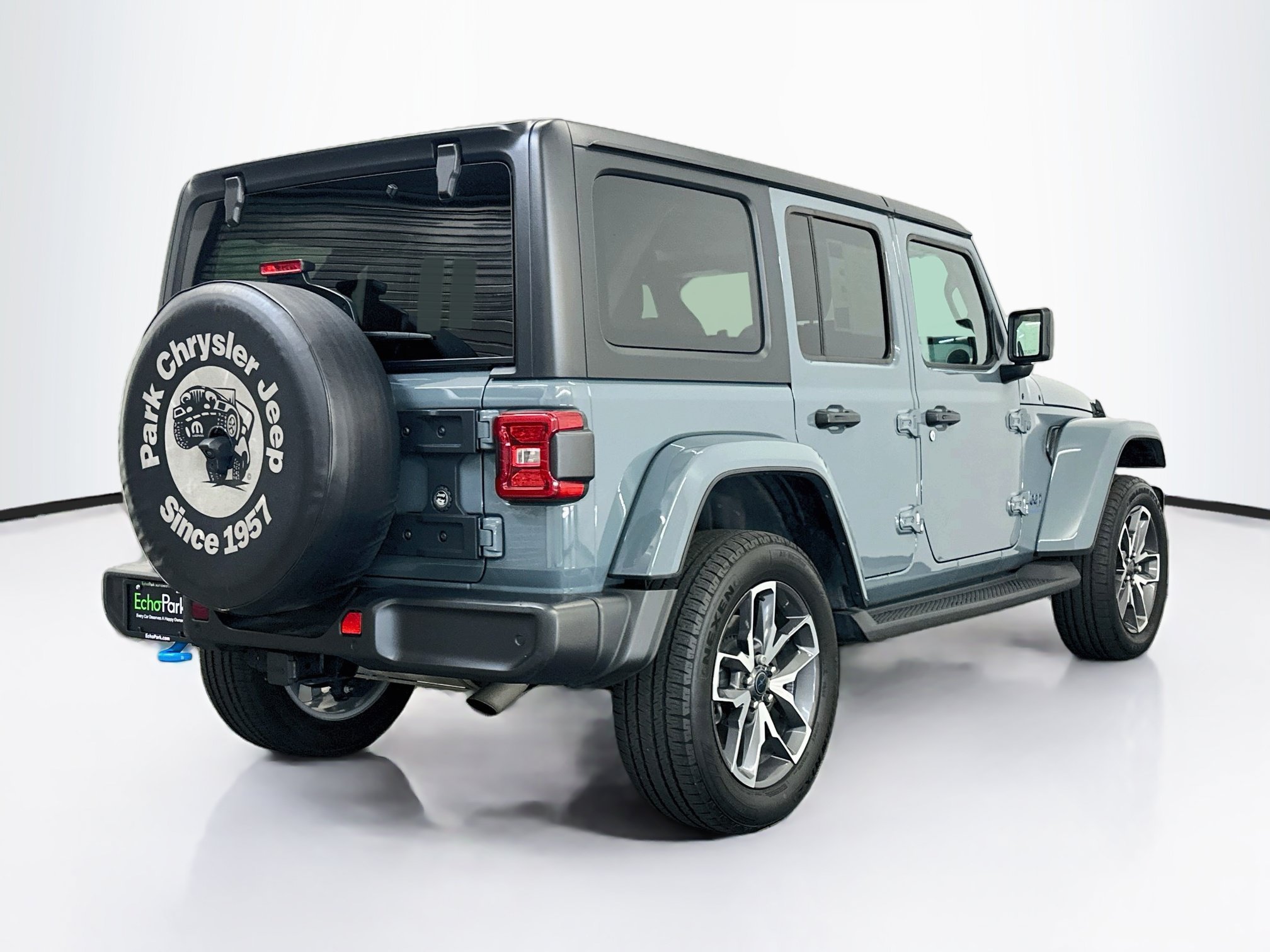 Used 2024 Jeep Wrangler Unlimited w/ Convenience Group AWD/4WD image 9