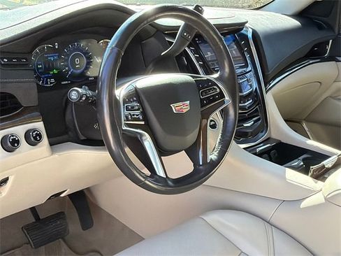 Used 2019 Cadillac Escalade ESV Premium Luxury w/ Escalade Sport Edition image 20