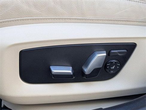 Used 2021 BMW 540i w/ Premium Package image 22