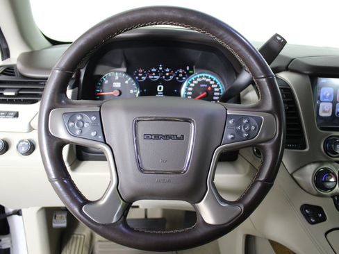 Used 2019 GMC Yukon XL Denali image 13