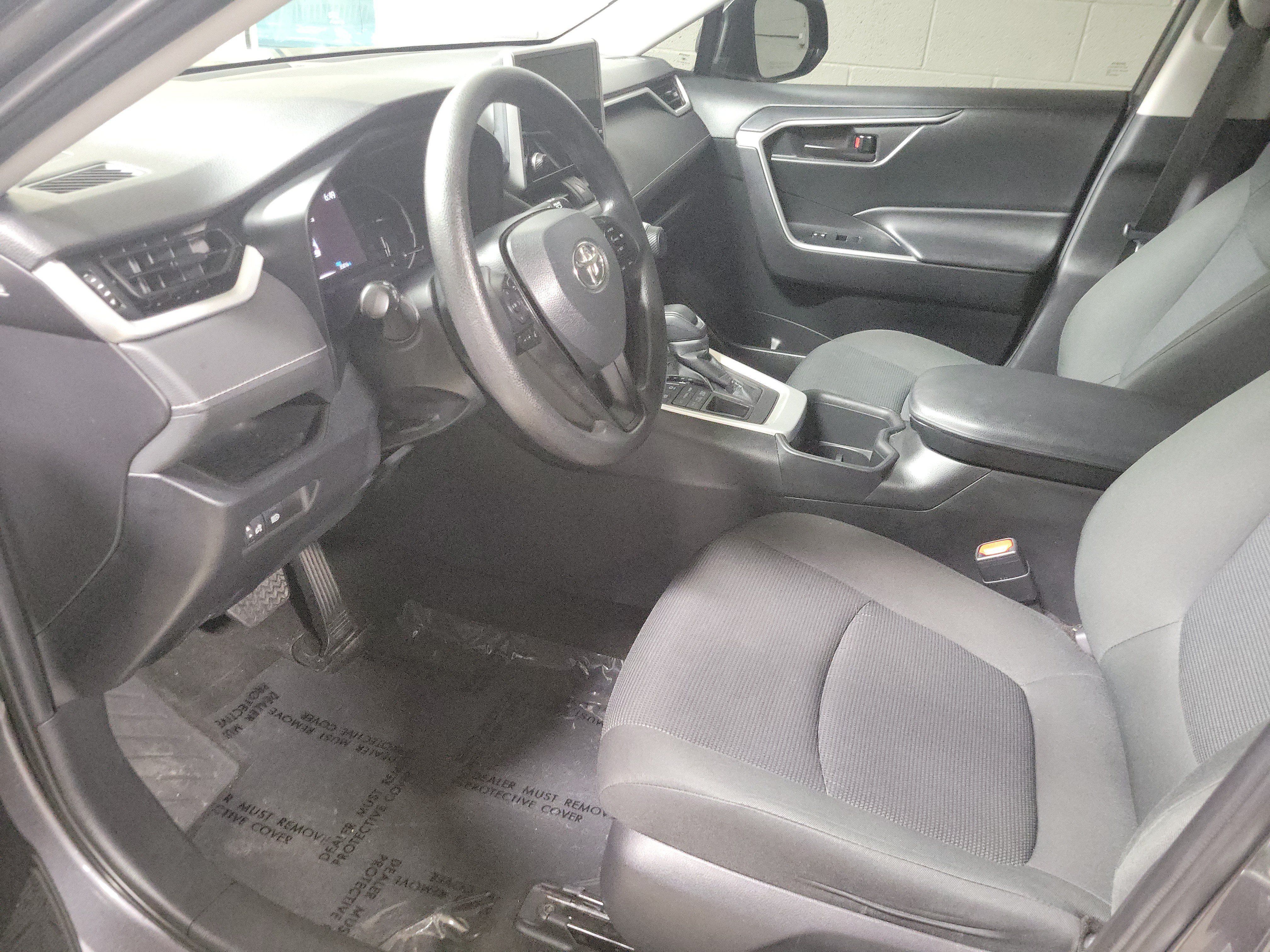 Used 2023 Toyota RAV4 LE AWD/4WD image 19
