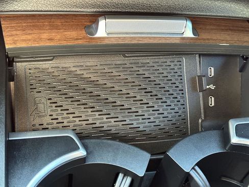 Used 2025 Mercedes-Benz GLE 450e 4MATIC image 27