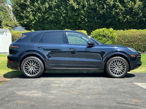 Certified 2023 Porsche Cayenne AWD/4WD image 9