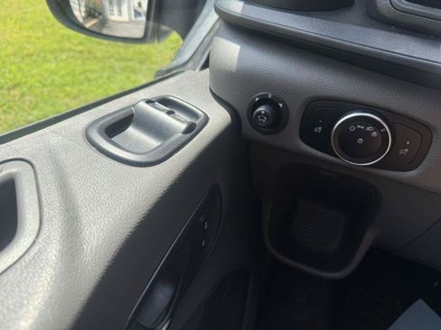 Used 2020 Ford Transit 250 Medium Roof RWD image 11
