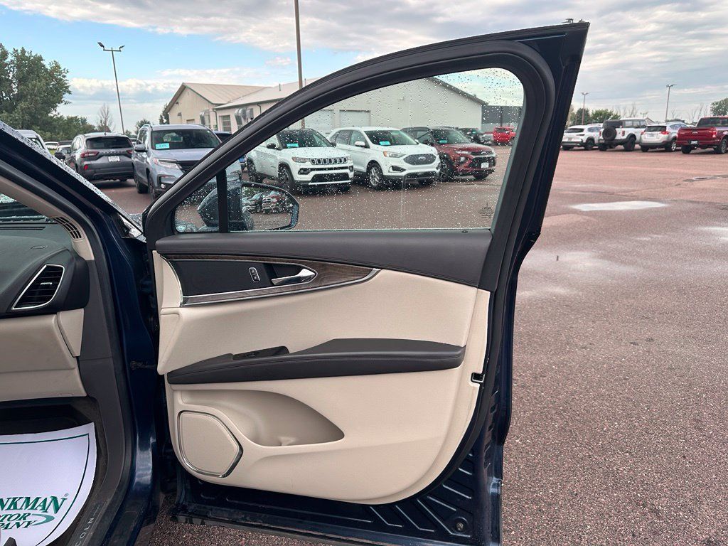 Used 2017 Lincoln MKX Select w/ Select Plus Package AWD/4WD image 30