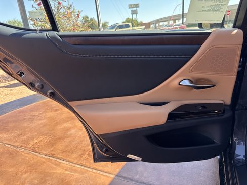 New 2025 Lexus ES 350 w/ Premium Package image 8