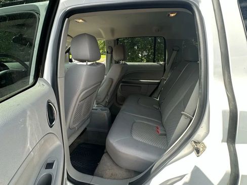 Used 2010 Chevrolet HHR LT w/ LT Preferred Equipment Group image 15