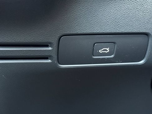 Used 2023 Volvo XC40 Recharge Ultimate AWD/4WD image 31