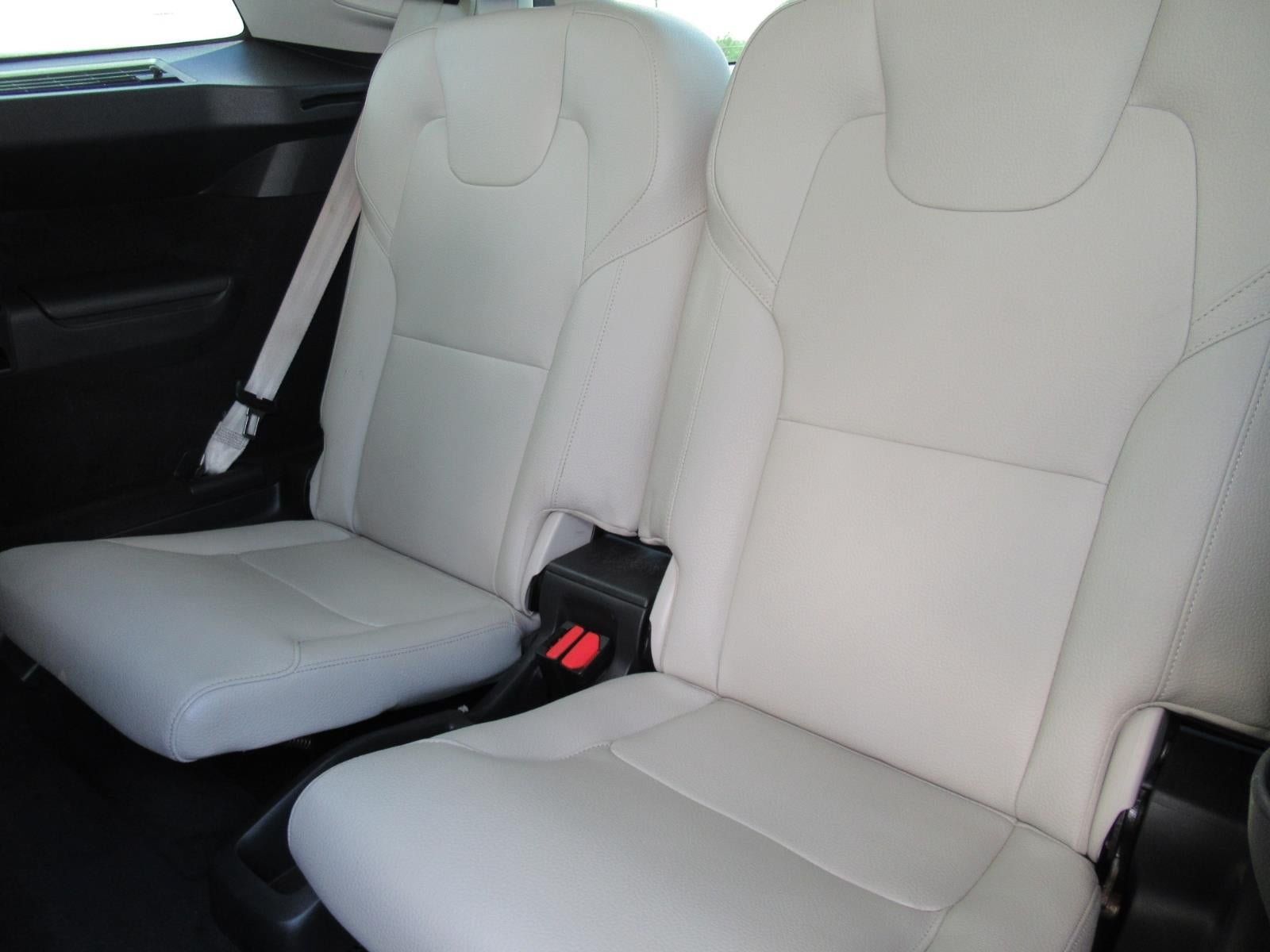 Used 2021 Volvo XC90 T6 Momentum w/ Advanced Package AWD/4WD image 35