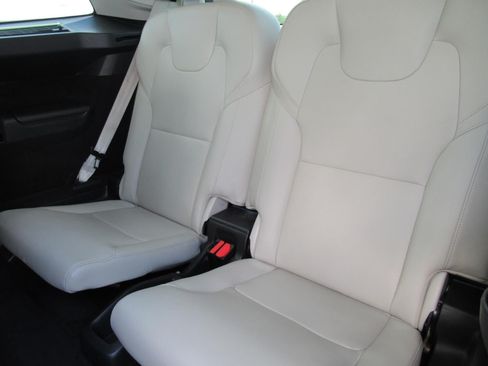 Used 2021 Volvo XC90 T6 Momentum w/ Advanced Package AWD/4WD image 35