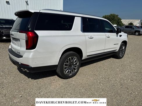 Used 2025 GMC Yukon XL Denali Ultimate w/ LPO, Illumination Package AWD/4WD image 6