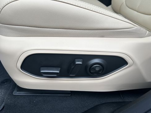 New 2025 Jeep Grand Cherokee L Limited w/ Luxury Tech Group II image 17