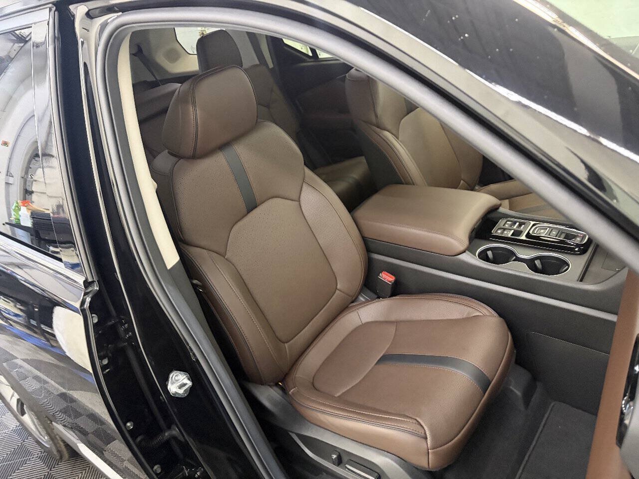 Used 2025 Honda Pilot Elite image 29