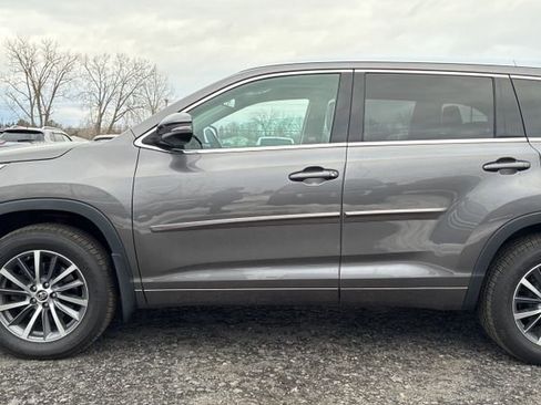 Used 2018 Toyota Highlander XLE image 4