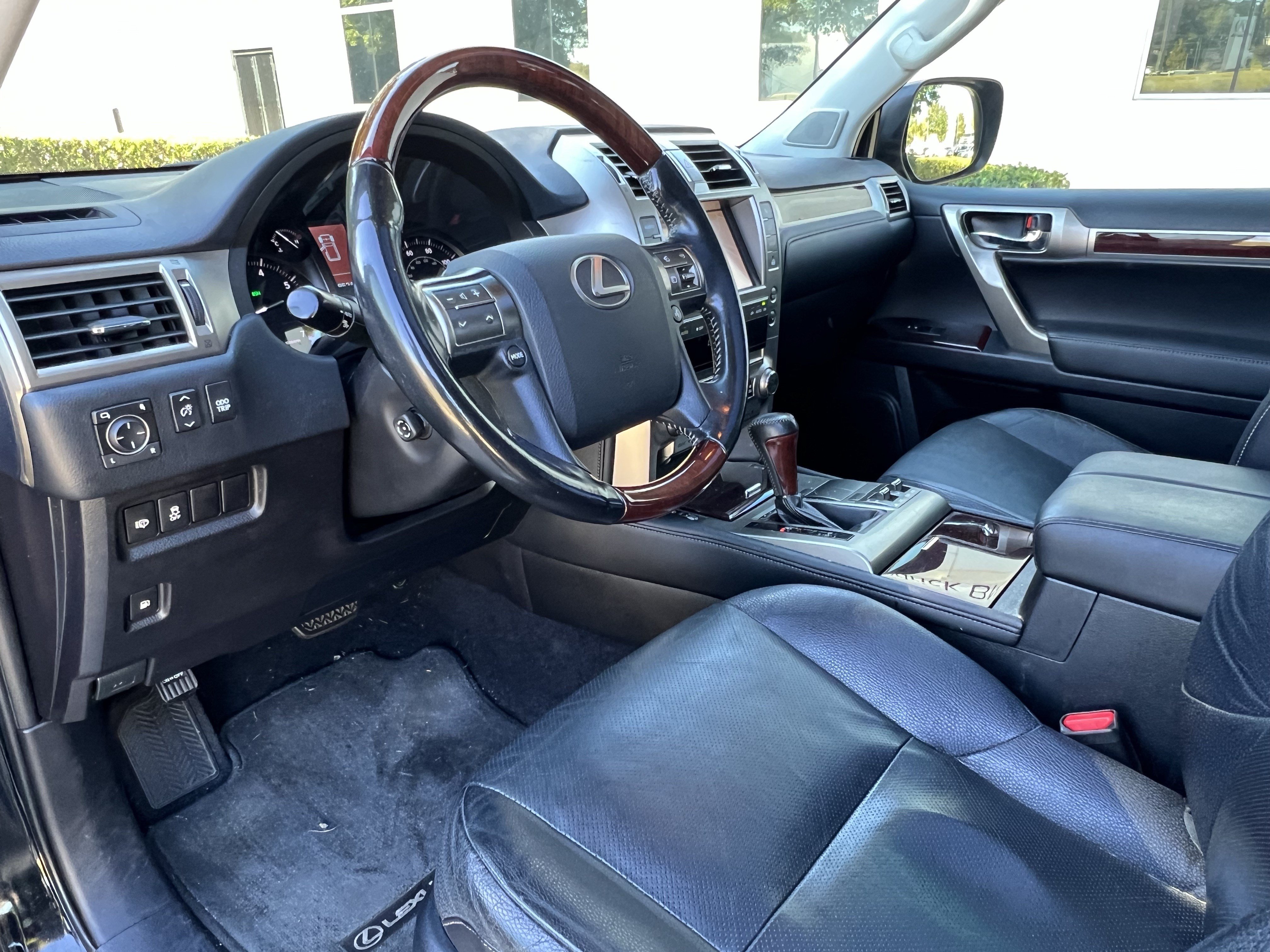 Used 2016 Lexus GX 460 w/ Premium Package AWD/4WD image 17