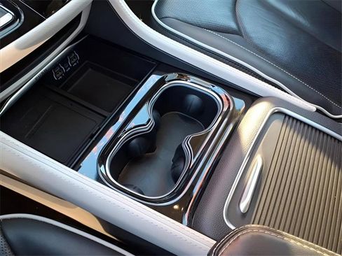 Certified 2023 Chrysler Pacifica Limited image 19