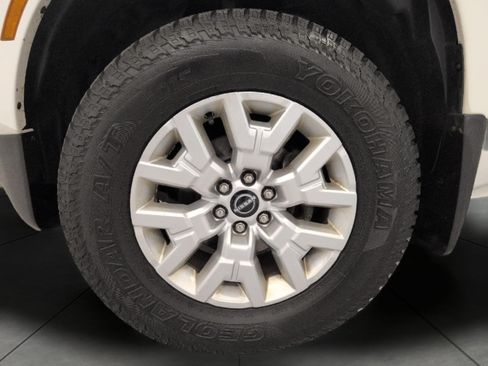 Used 2022 Nissan Frontier SV AWD/4WD image 4